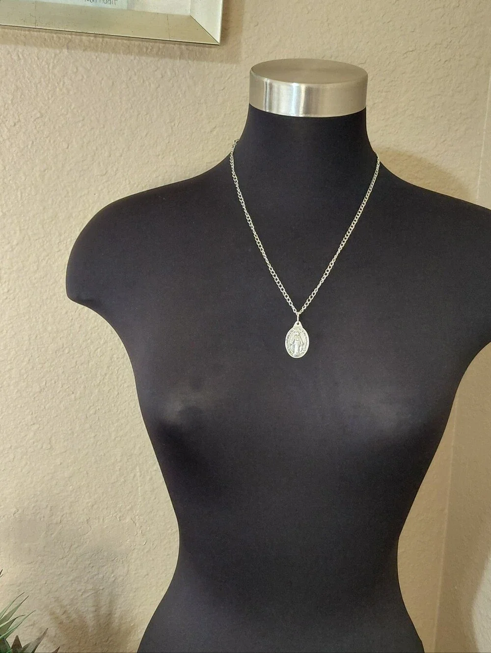 New Silver Mary Miraculous Medal. Ecklace